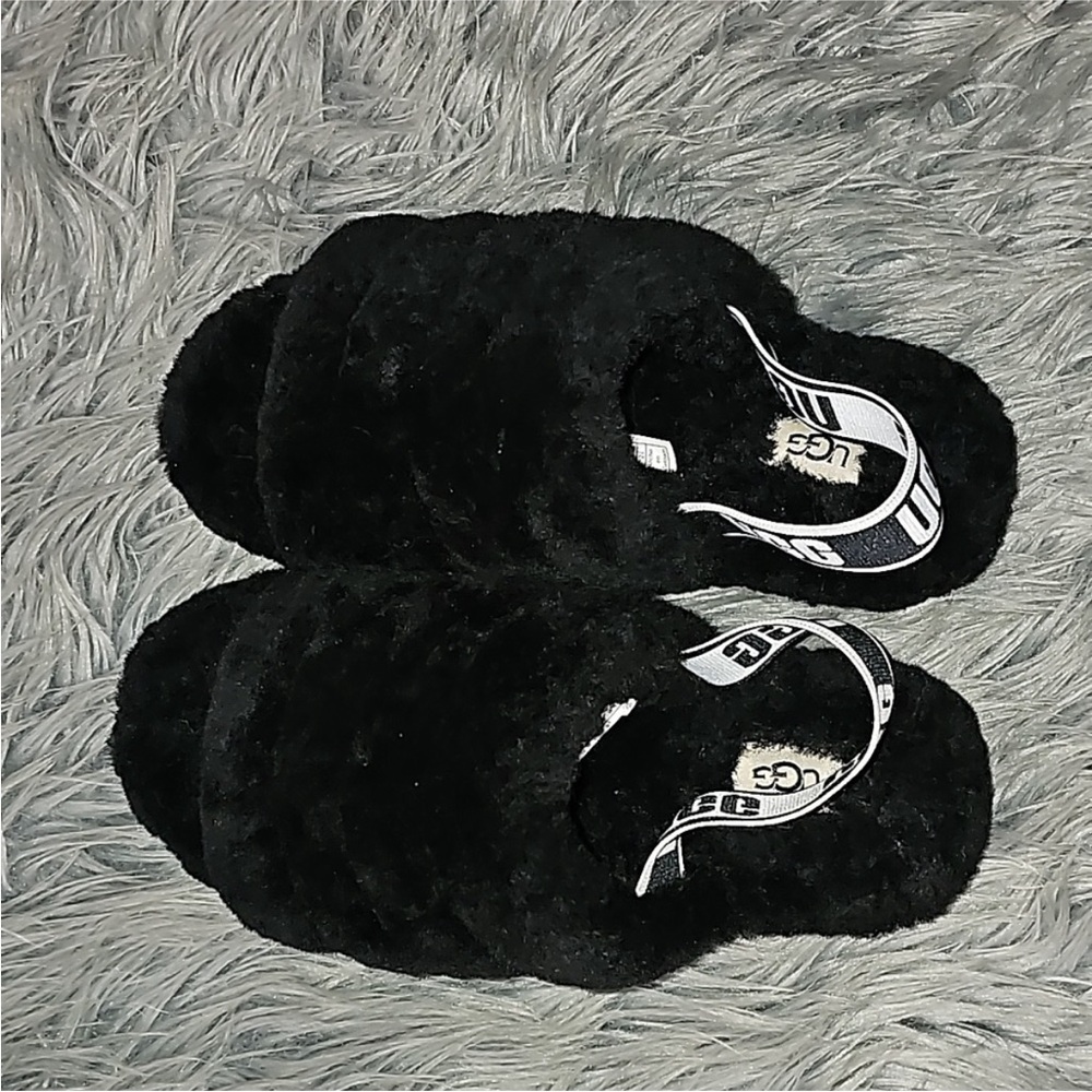 UGG Slipper Sandal/Shoes Black Fluffy Slippers Women’s Sz 7